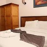 Hyde Park House Hotel